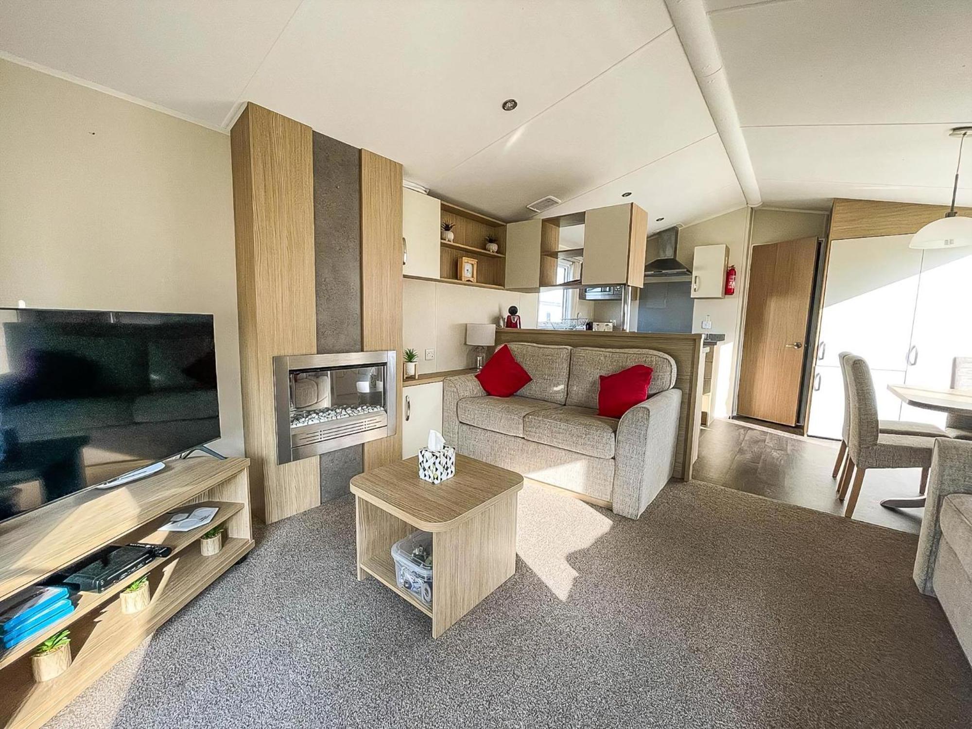 Caravan With Decking And Free Wifi At Seawick Holiday Park Ref 27214Sw Clacton-on-Sea Εξωτερικό φωτογραφία